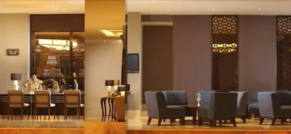 Hotel Oakwood & Taman Mini Jakarta