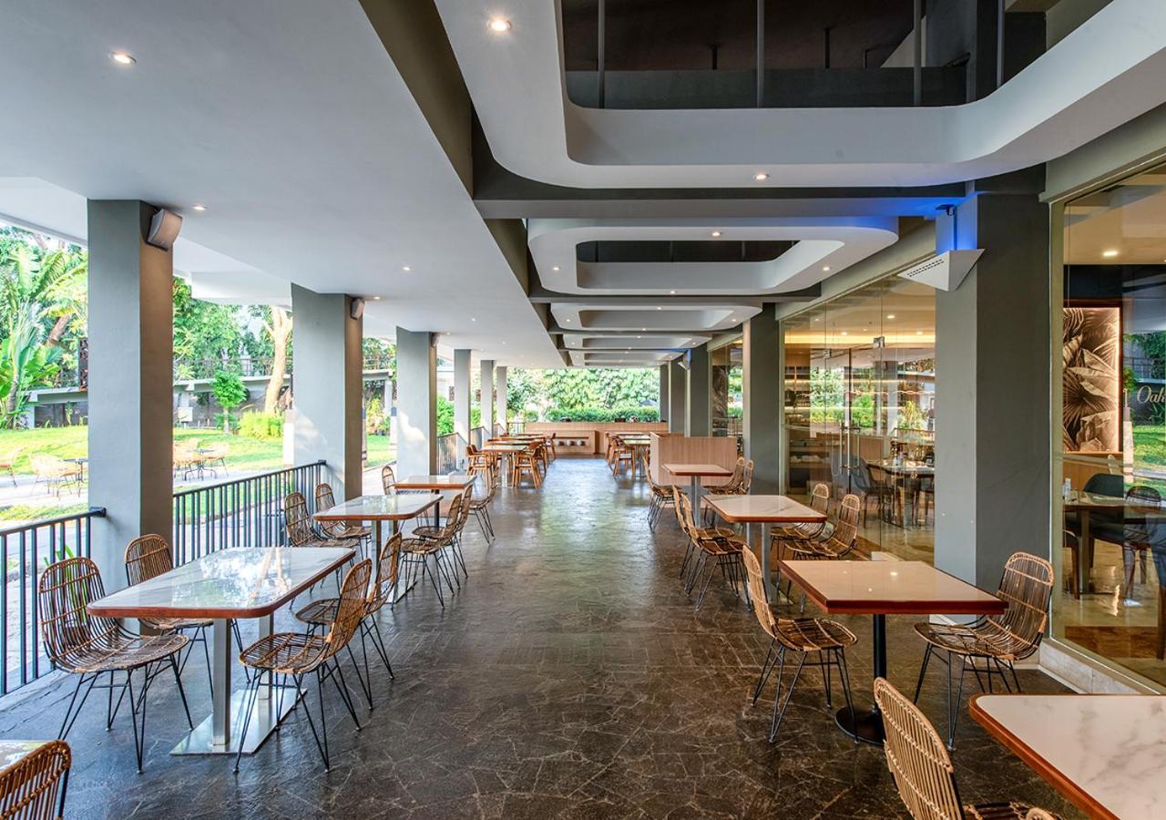 Hotel Oakwood & Taman Mini 4*