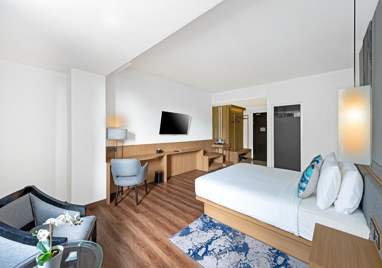 Hotel Oakwood & Taman Mini