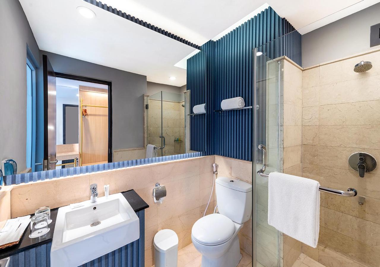 Oakwood & Taman Mini 4*