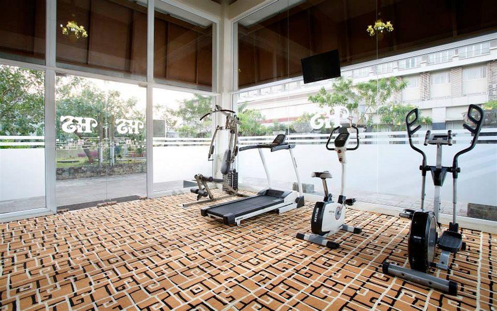 Oakwood & Taman Mini 4*